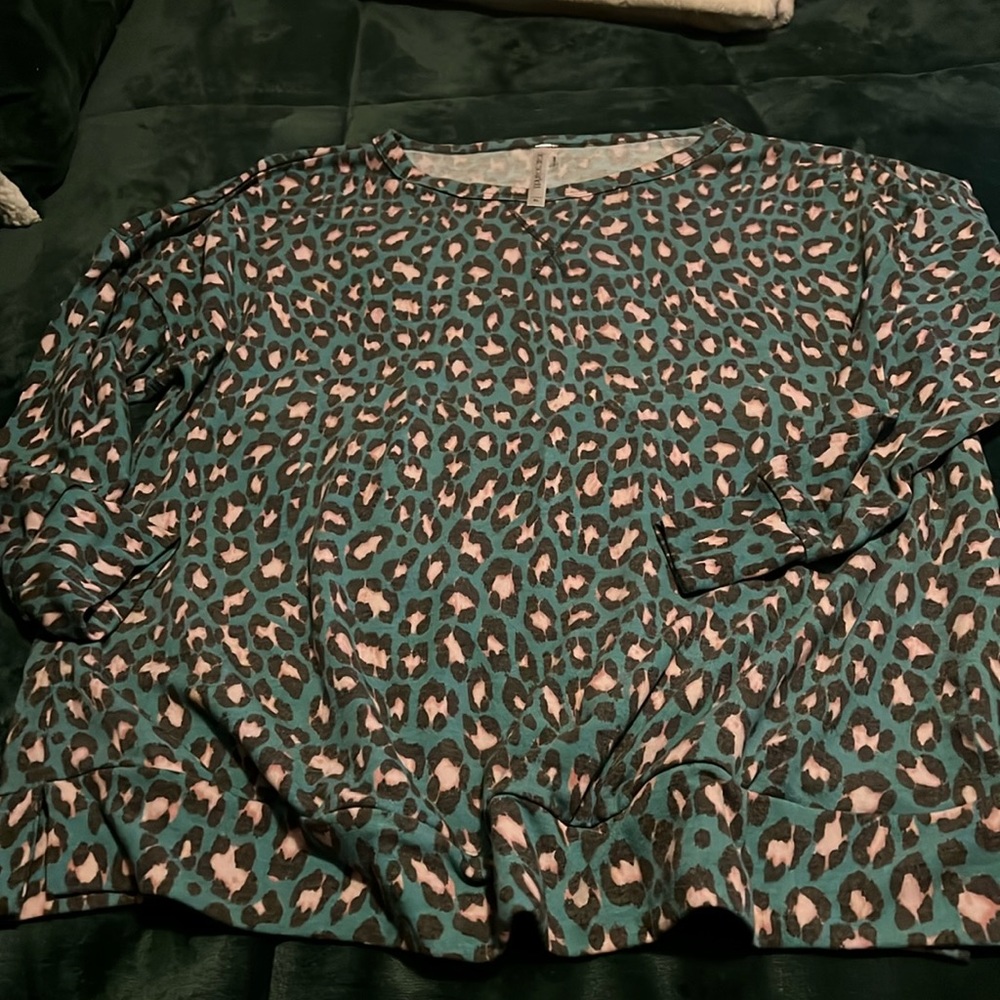 Animal print, crewneck, long sleeve lightweight sweatshirt very soft fabric